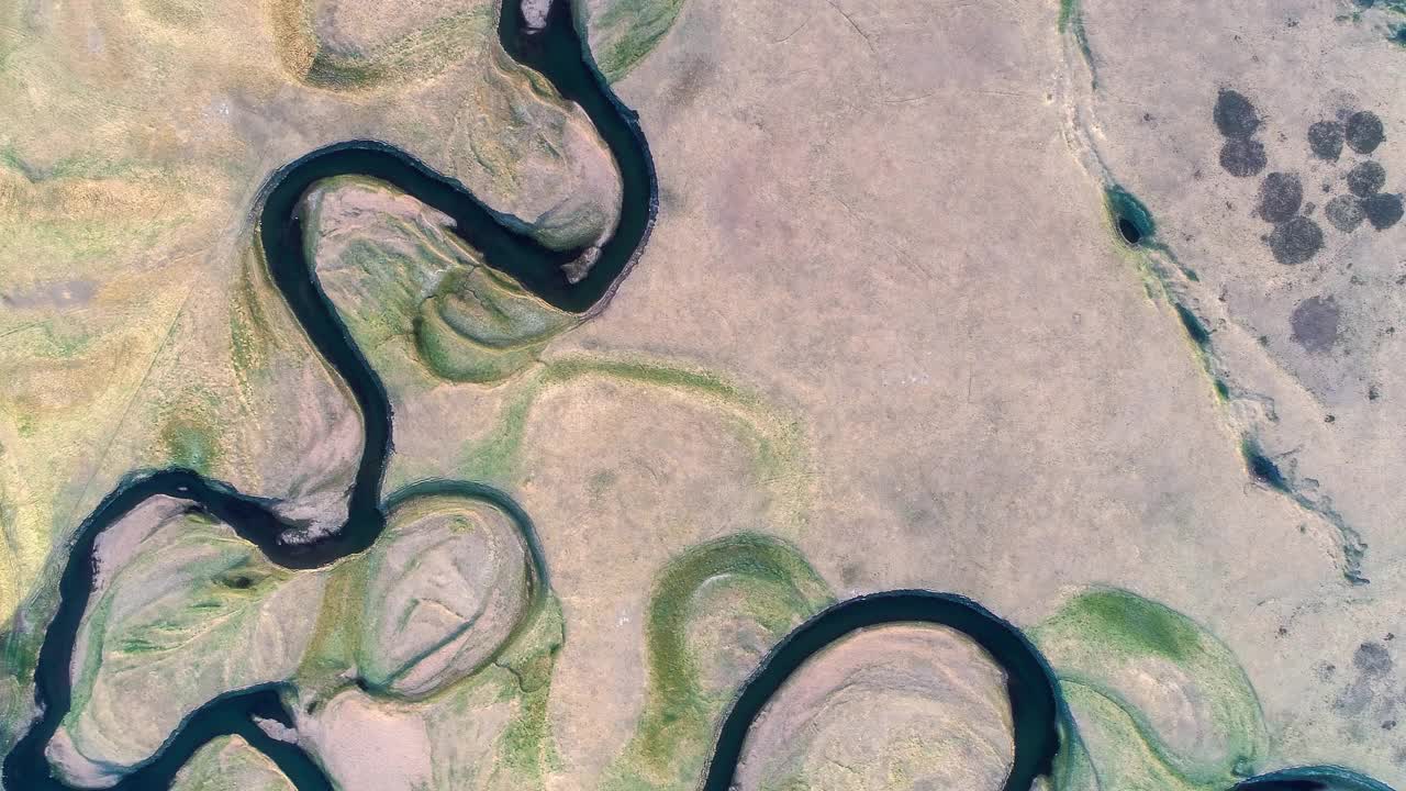 草原上的河流就像大地的血管视频素材