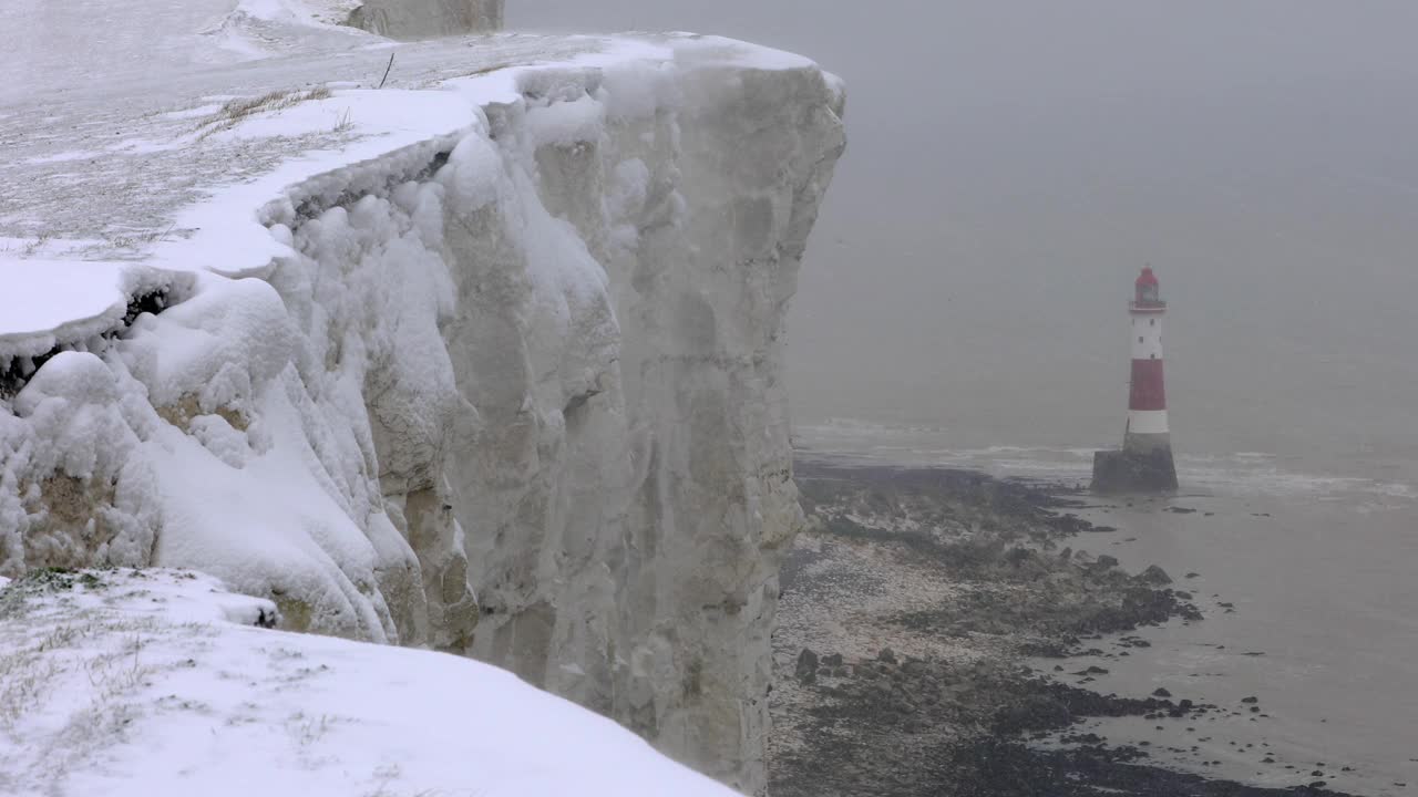 4K:滩头灯塔，冬季场景，伊斯特本视频素材