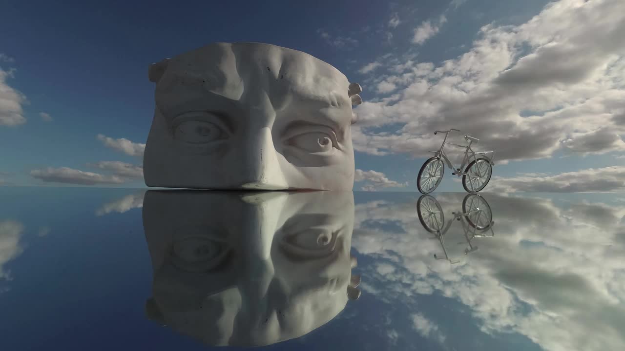 石膏头，镜子和云彩上的自行车符号，时间流逝视频下载