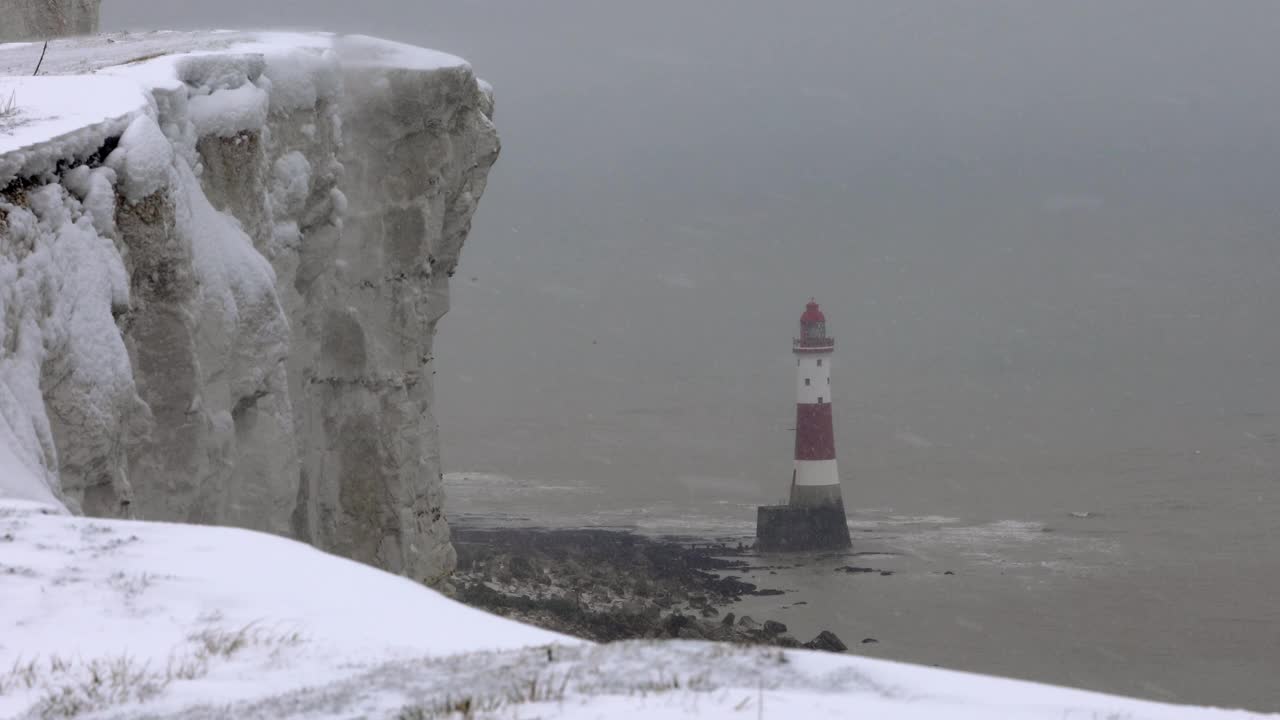 4K:滩头灯塔，冬季场景，伊斯特本视频素材
