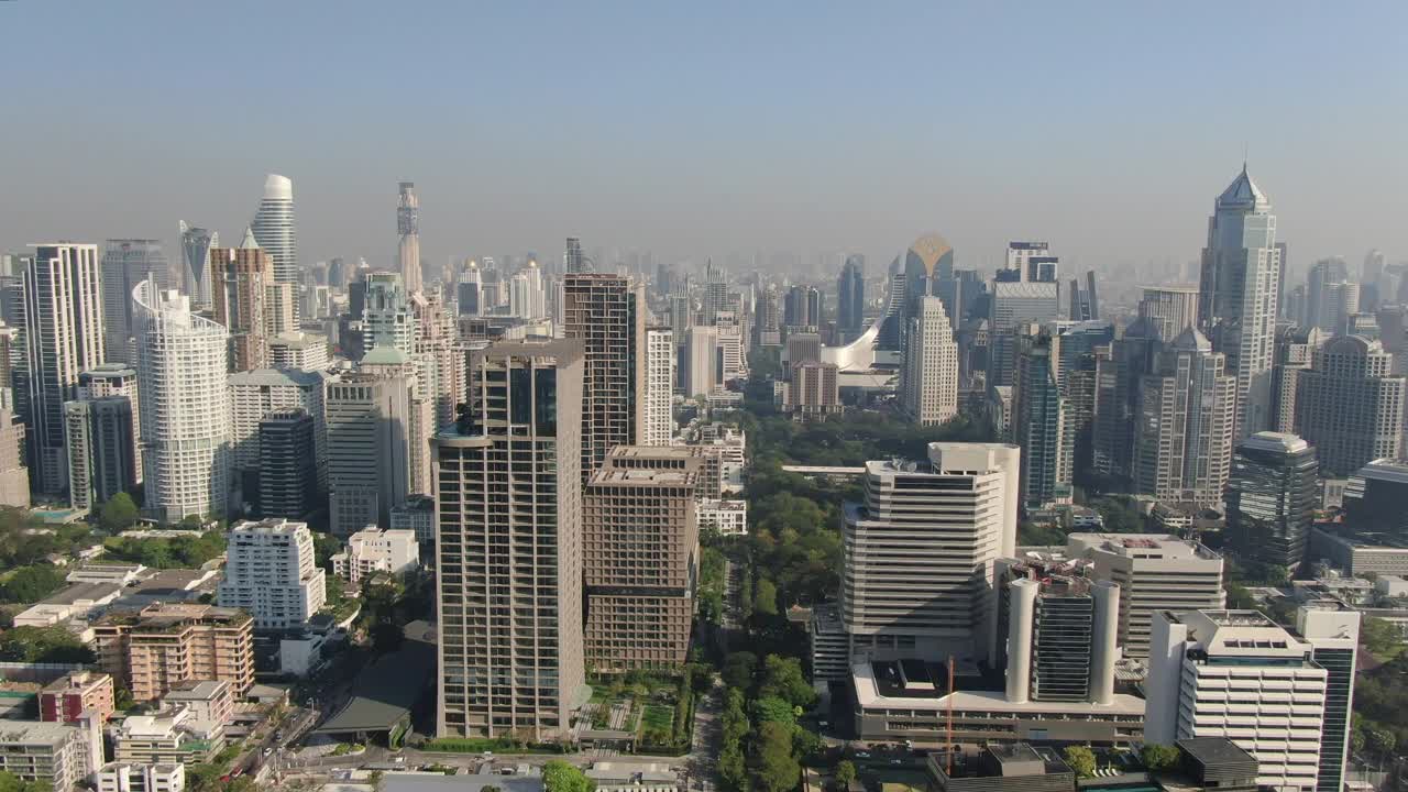 Bang Rak城市景观与曼谷摩天大楼/鸟瞰图4K视频下载