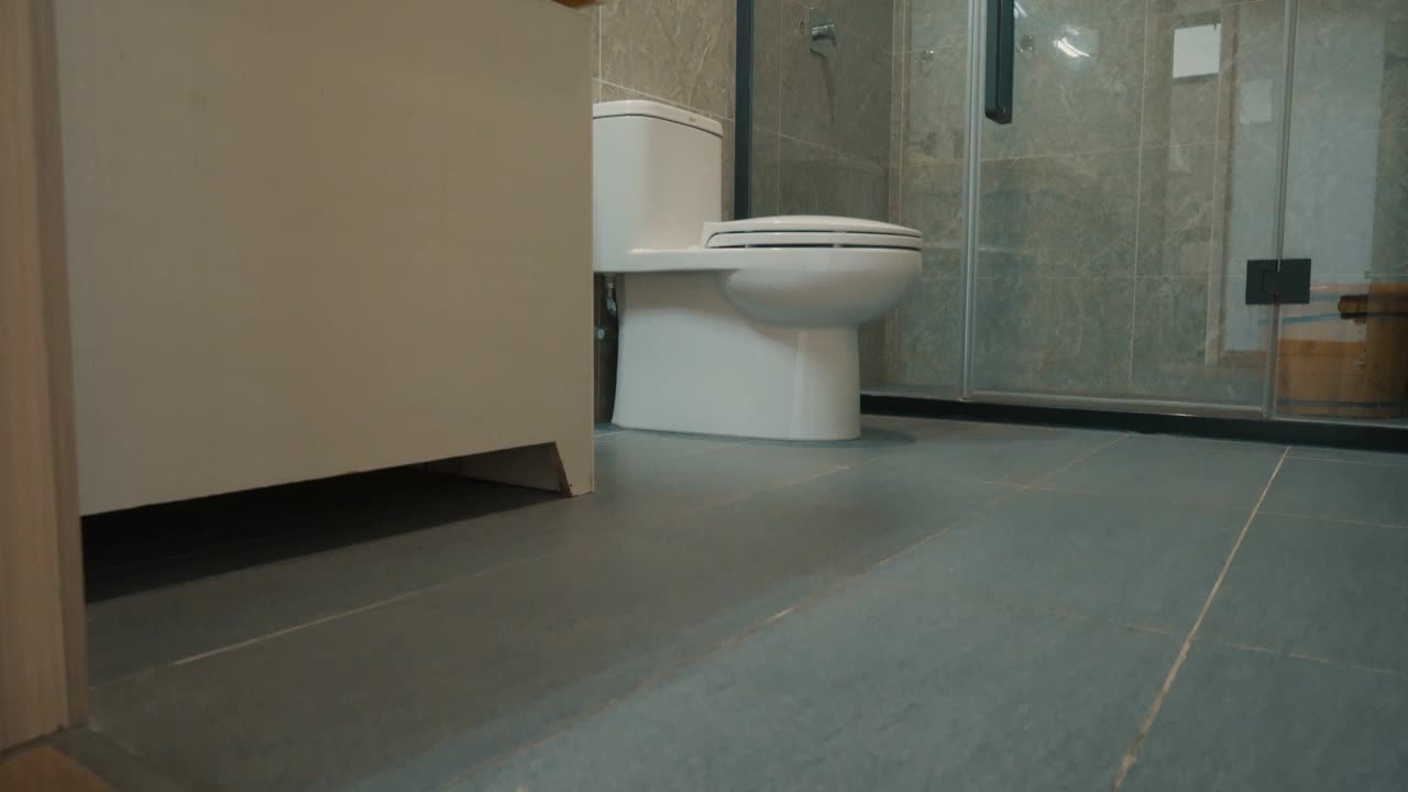 公寓浴室平移拍摄视频下载