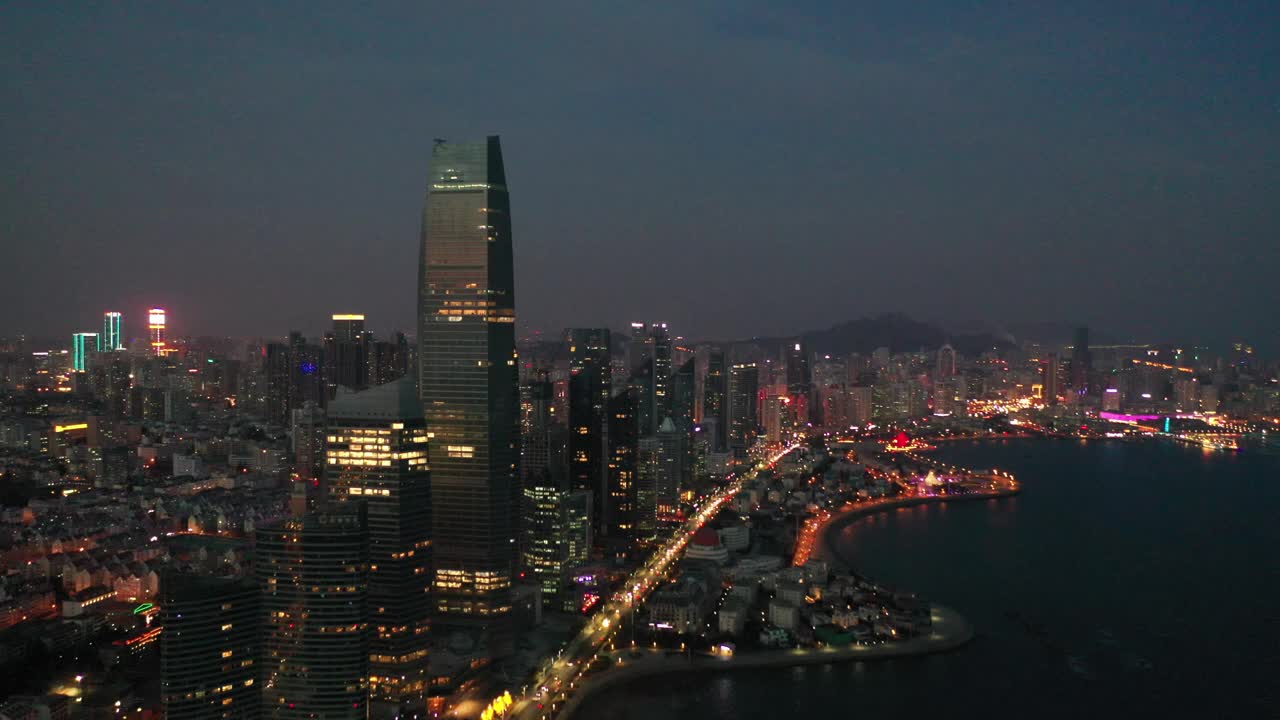 黄昏时分的东部沿海城市青岛，中国山东省视频素材