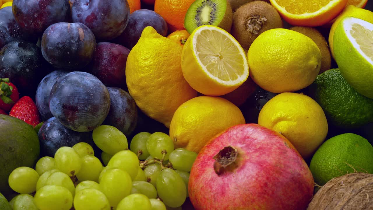 SLO MO LD柠檬、葡萄等水果旋转视频素材