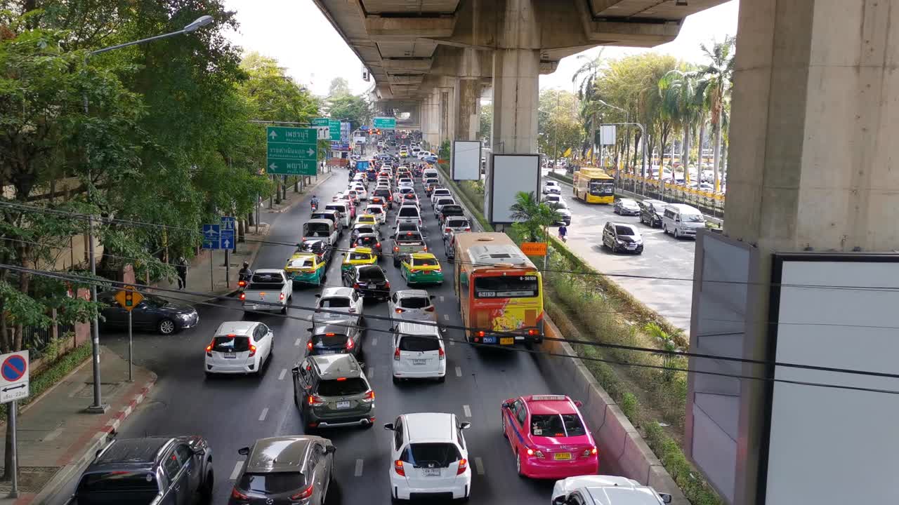 曼谷市中心交通堵塞，4k分辨率。视频下载