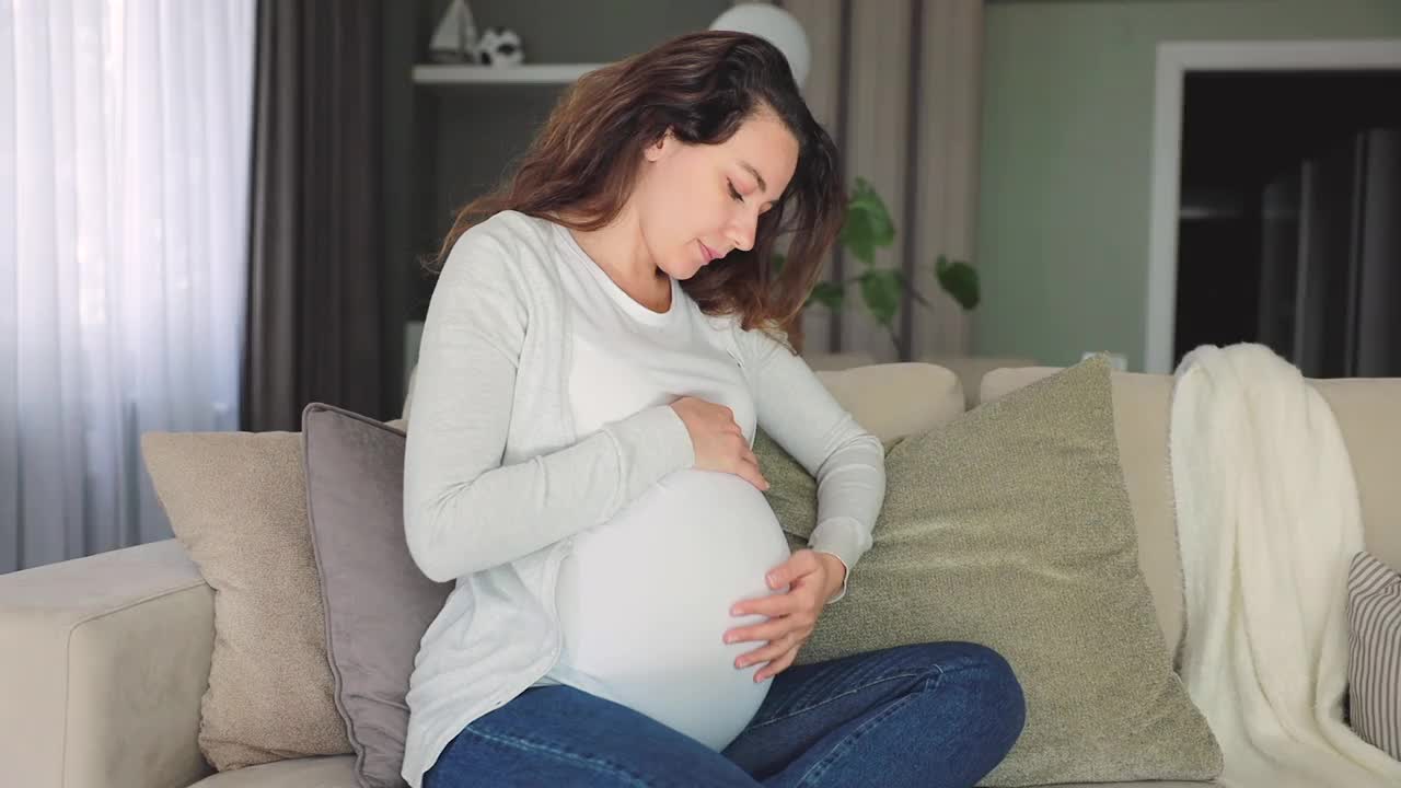 抑郁的孕妇在家视频下载