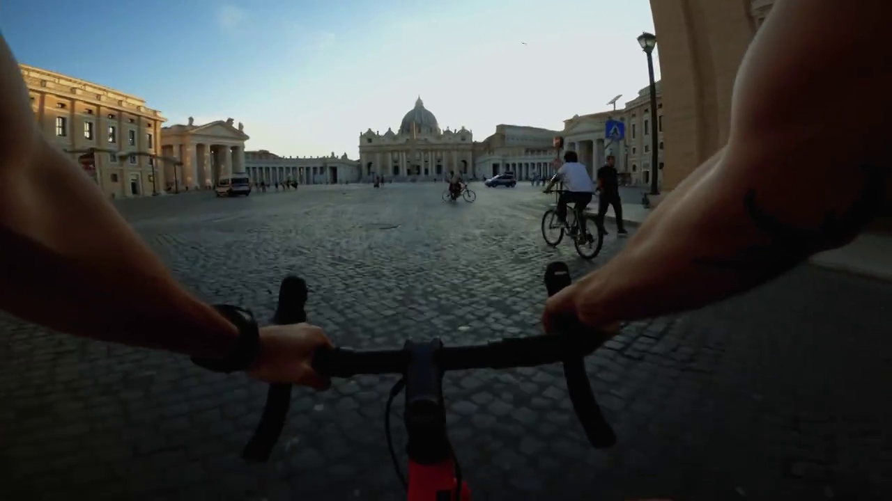 骑自行车:罗马的公路自行车视频下载