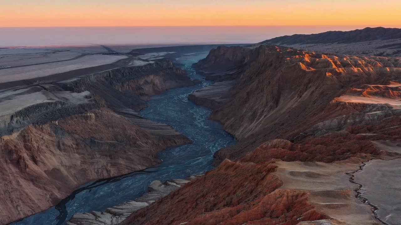 日出时的峡谷很神奇视频素材