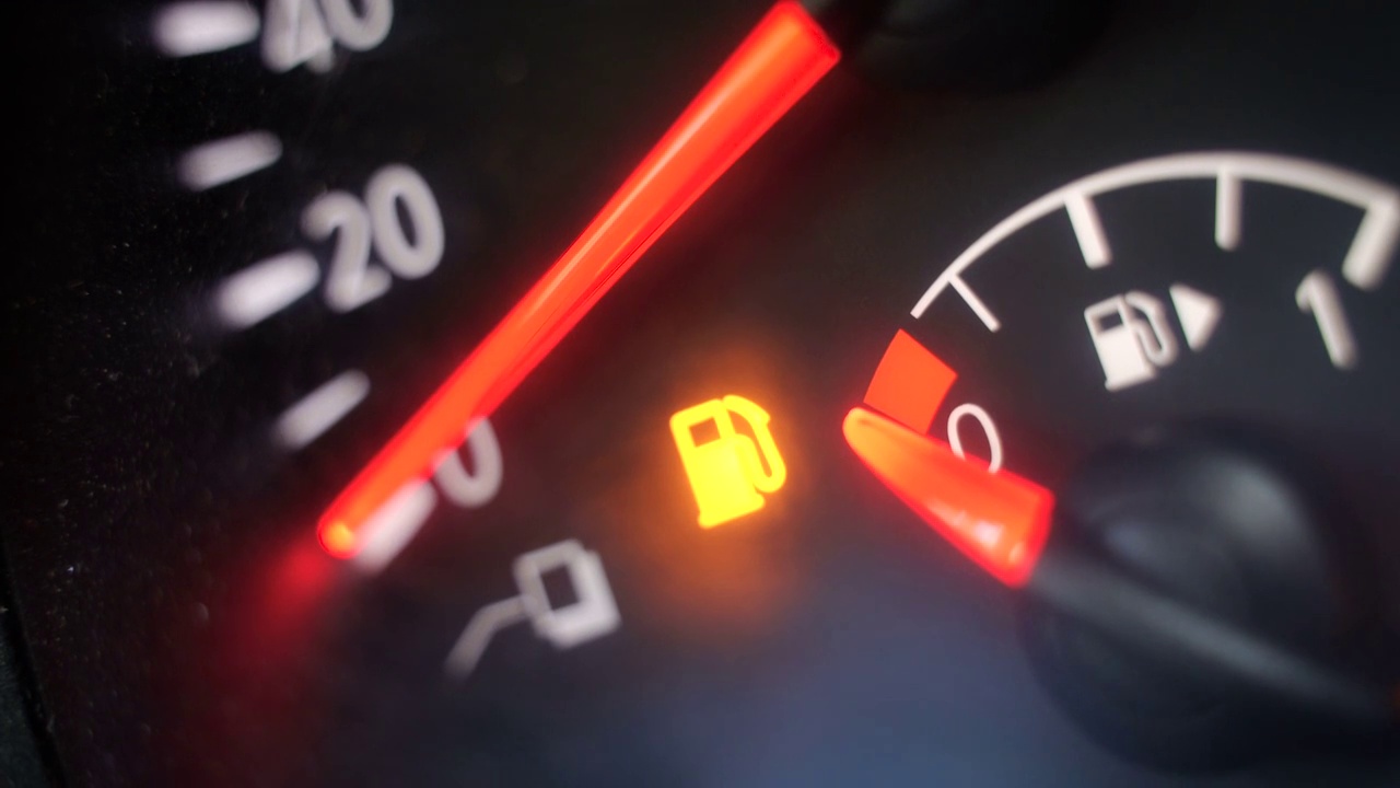 汽车油箱空了——燃料价格上涨视频下载