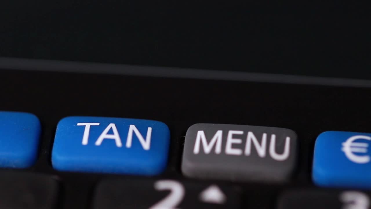 Tan键上的现代设备在慢动作视频下载