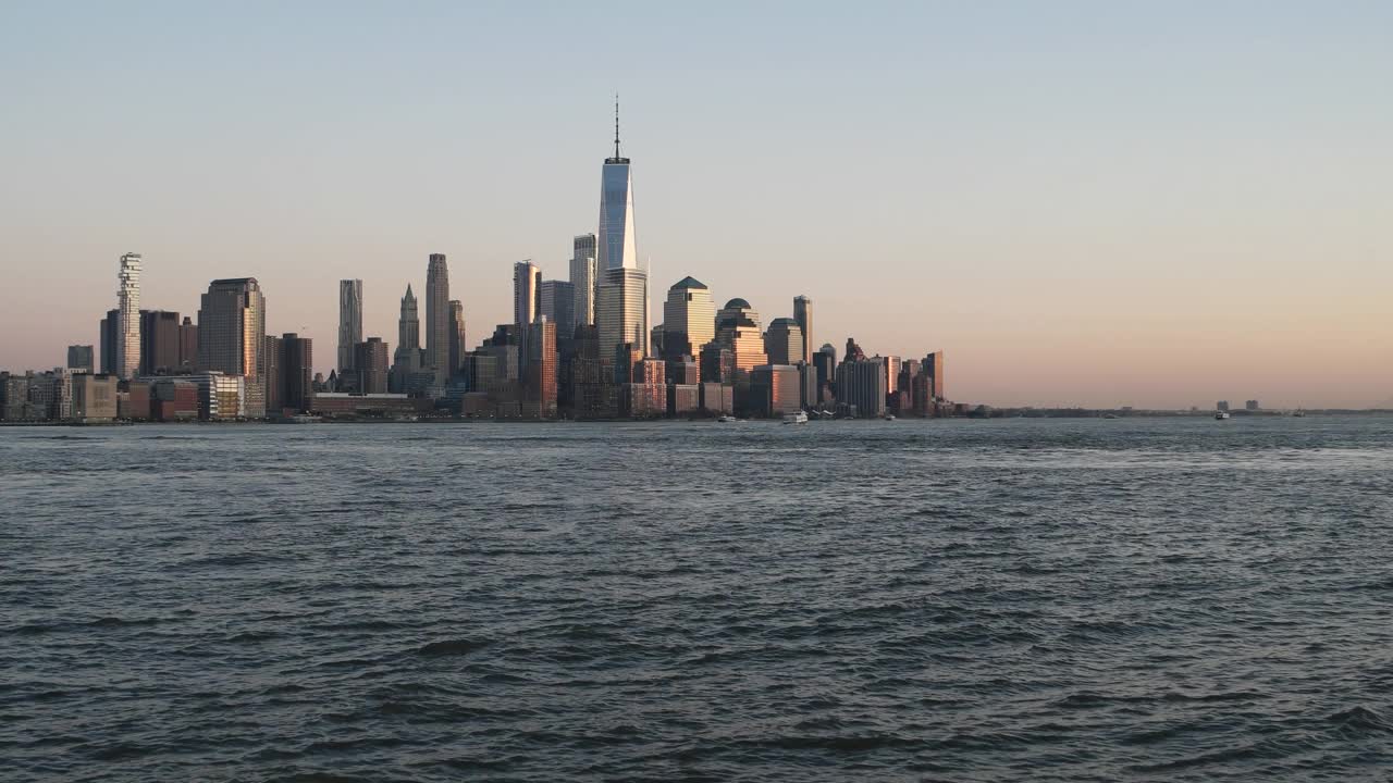 日落时分曼哈顿市中心的景色视频素材