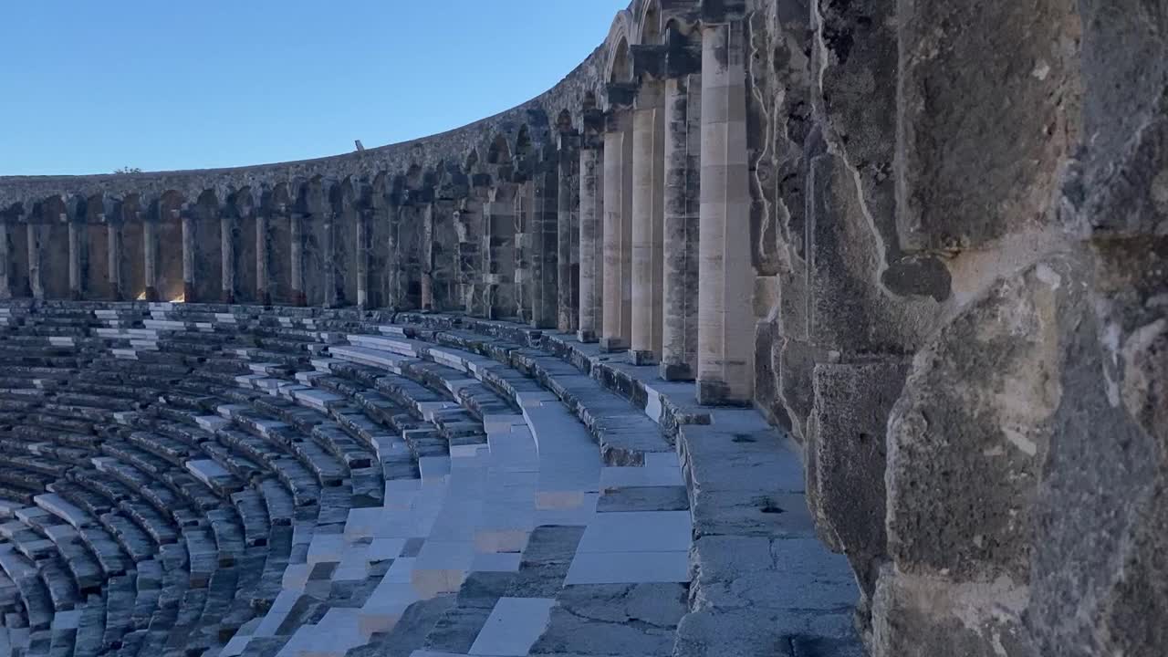 罗马剧院，古代建筑和古代城市废墟在阿斯彭多斯，土耳其股票视频视频下载