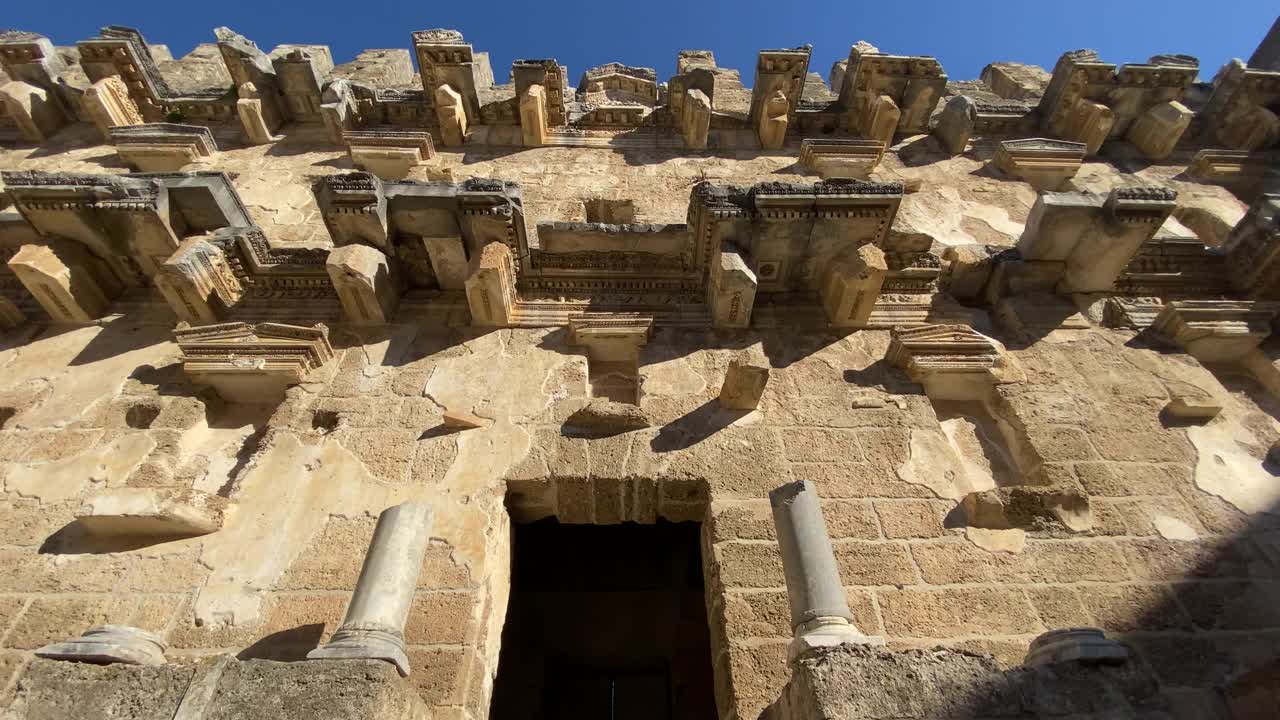 罗马剧院，古代建筑和古代城市废墟在阿斯彭多斯，土耳其股票视频视频素材