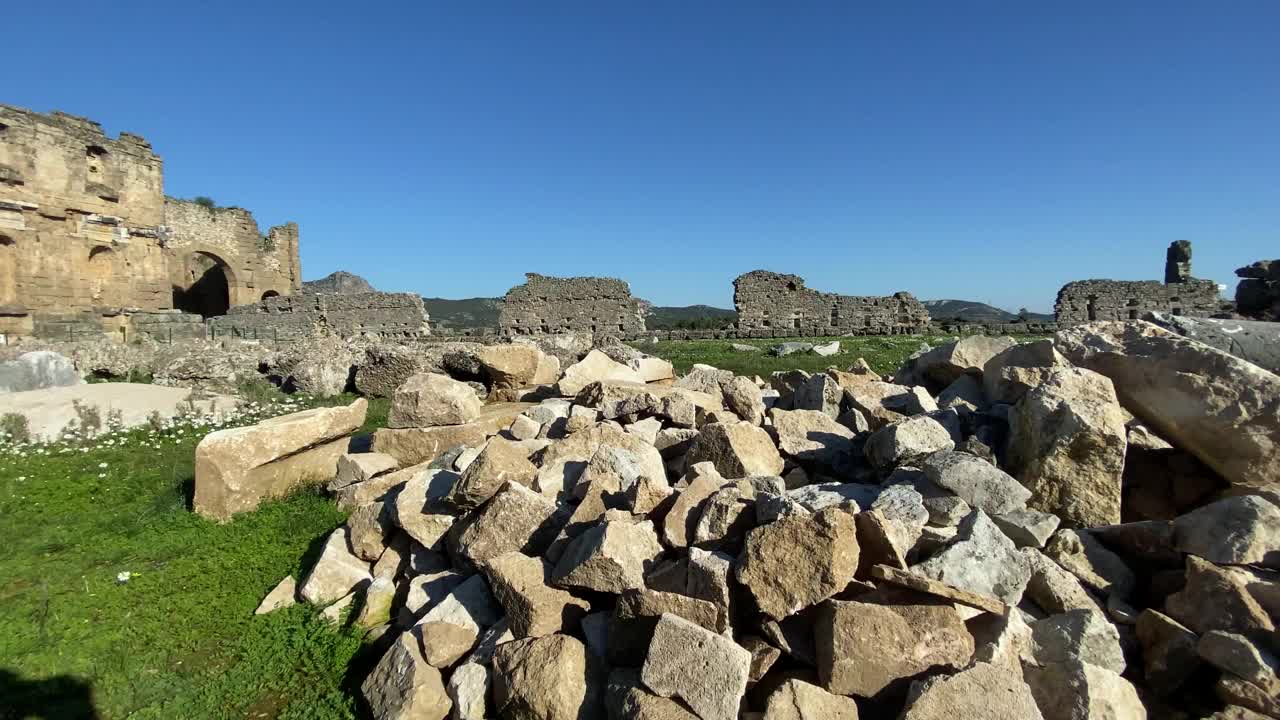 罗马剧院，古代建筑和古代城市废墟在阿斯彭多斯，土耳其股票视频视频素材