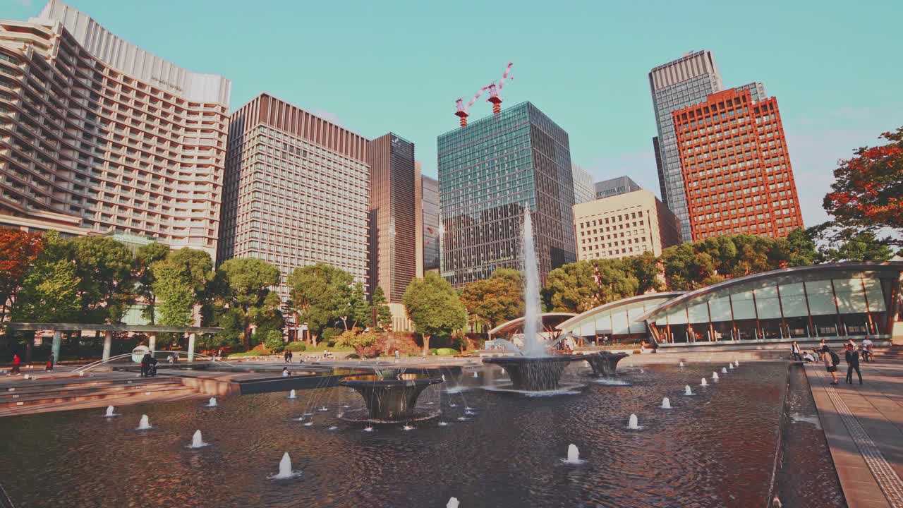 东京的摩天大楼在东京新宿市中心和商业区在早上在东京，日本视频下载