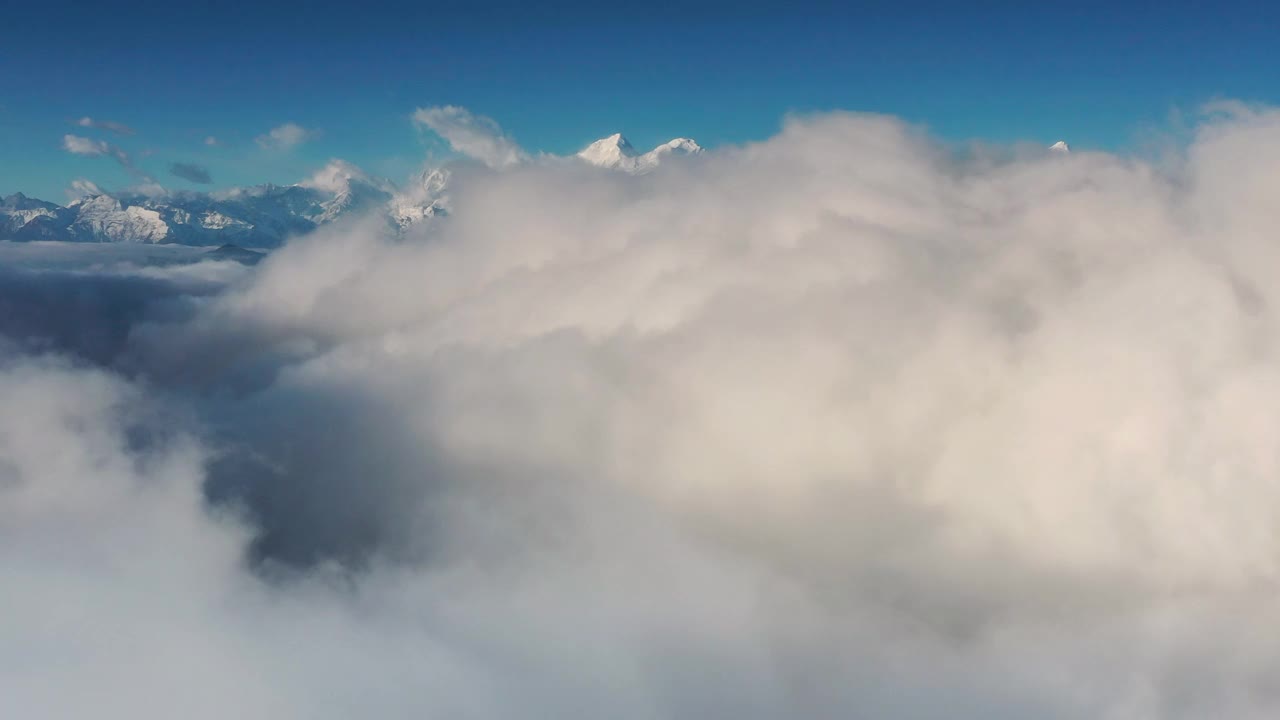山与云海的结合一定很壮观视频素材