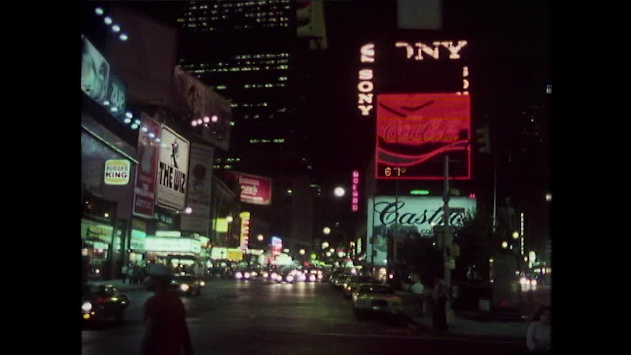 纽约时代广场夜晚的灯光招牌;1980视频素材