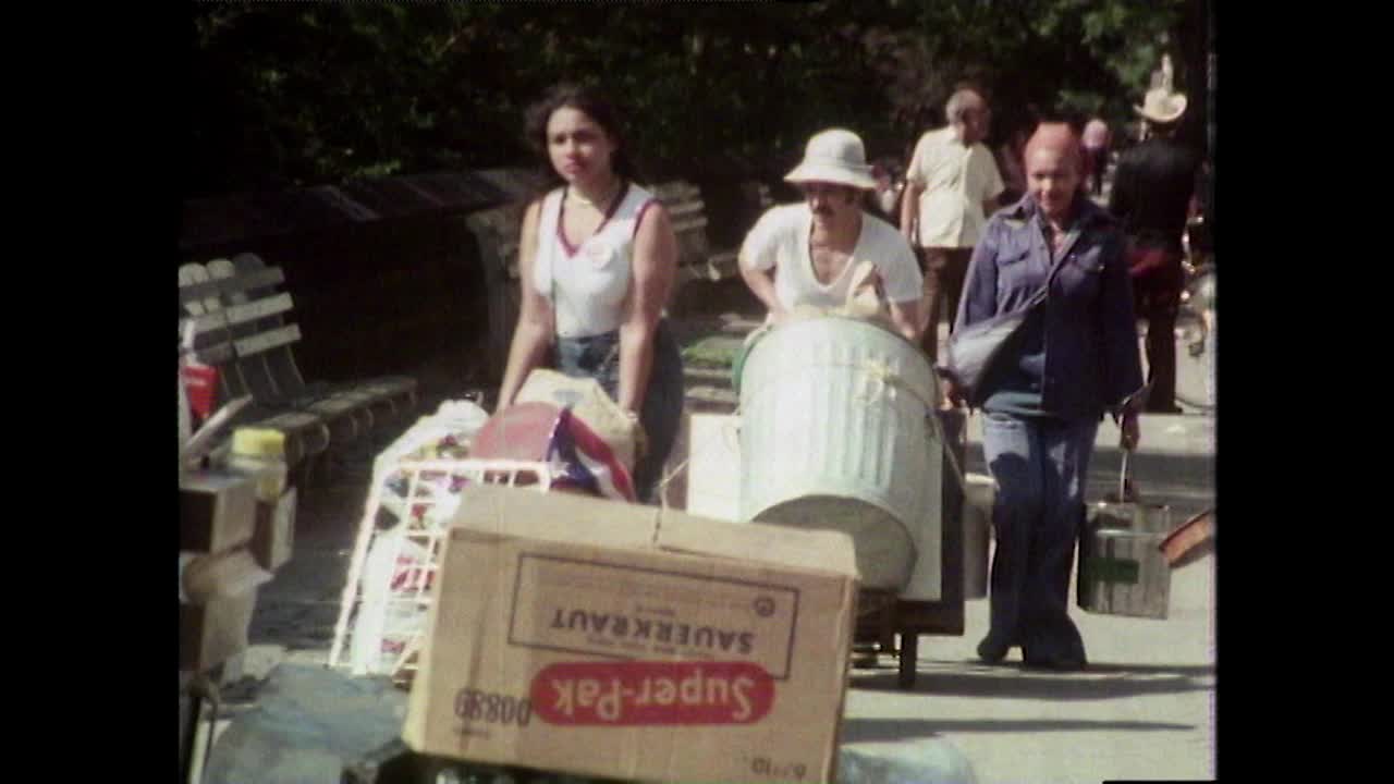 中央公园的街头食品车在移动;1980视频下载