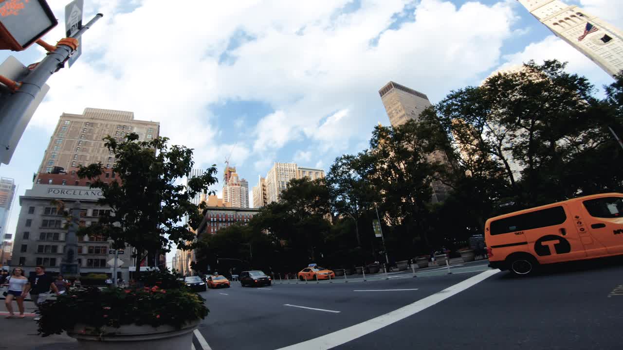 纽约的日常旅游生活:街头的POV自行车视频下载