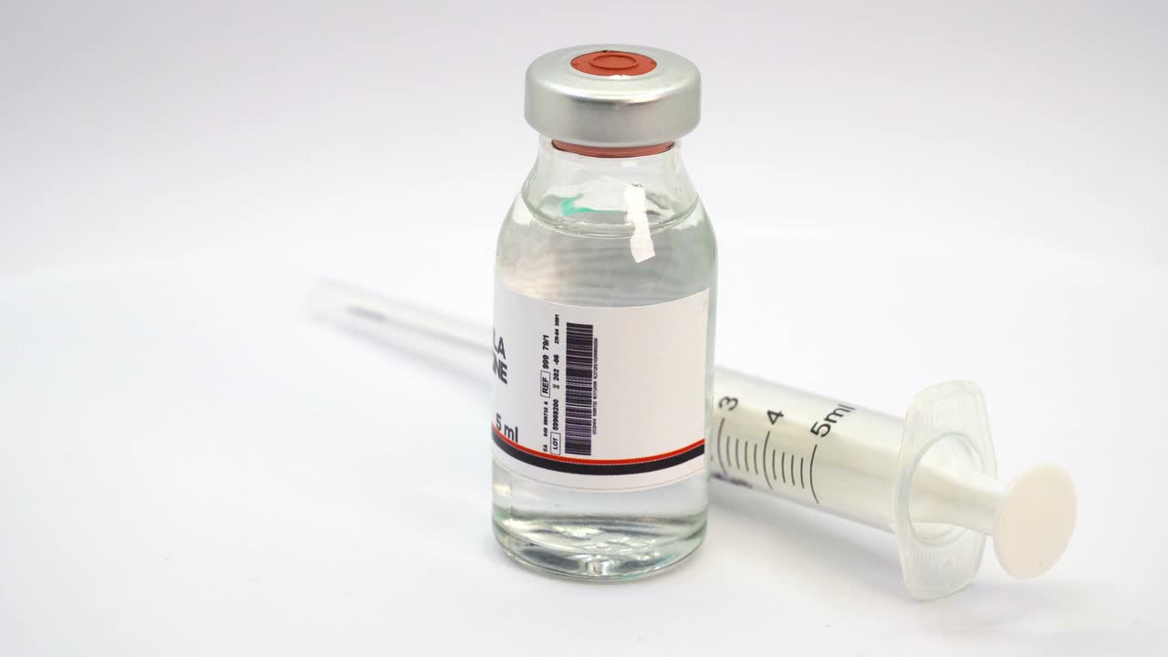 埃博拉疫苗和注射器视频下载