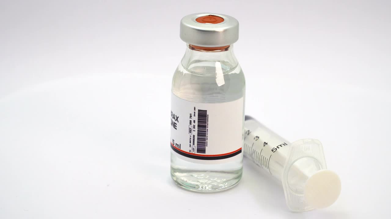 炭疽疫苗及注射器视频素材