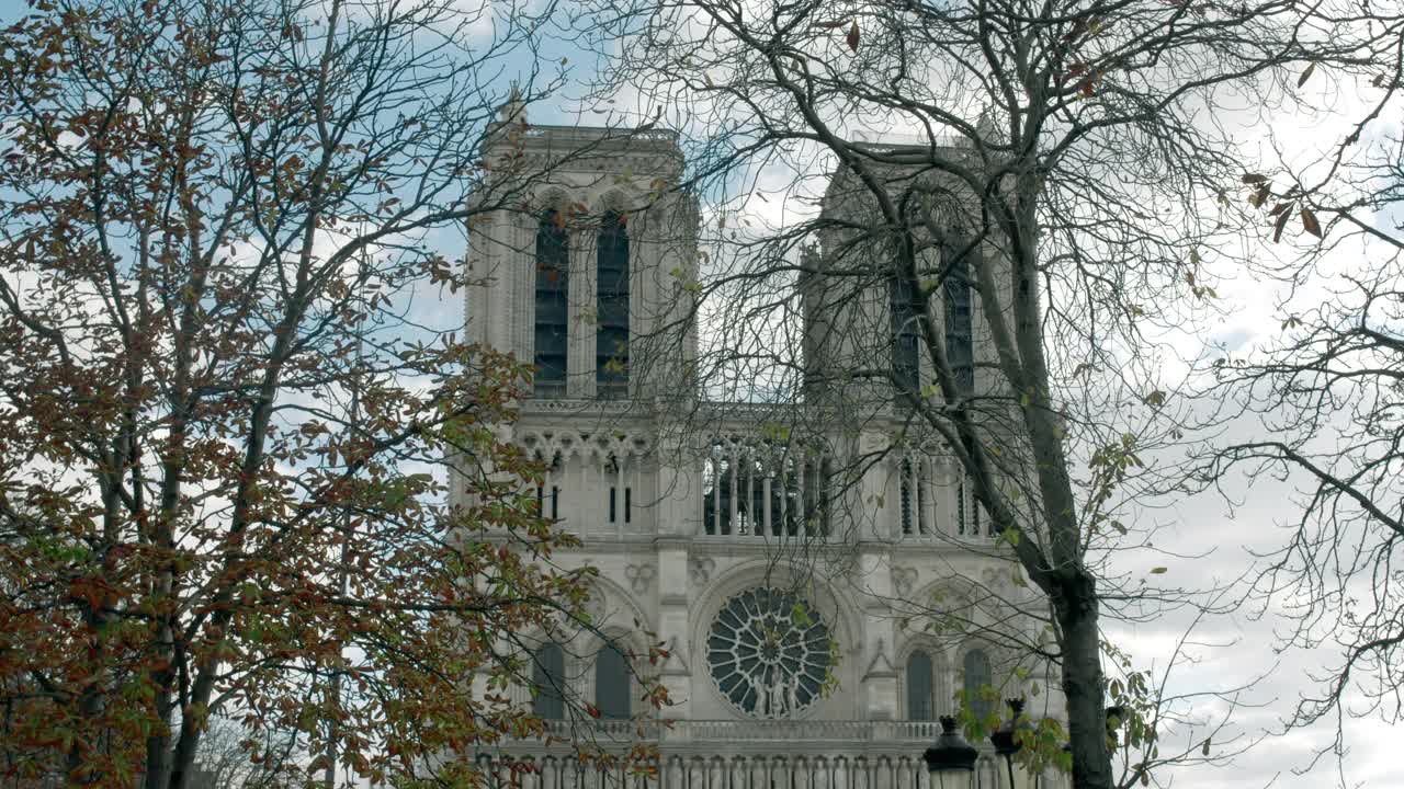 修复中的巴黎圣母院视频素材