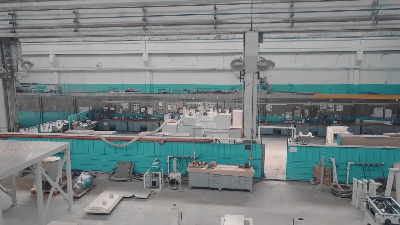 生产设施与机器及其他设备。拍摄工业企业视频下载