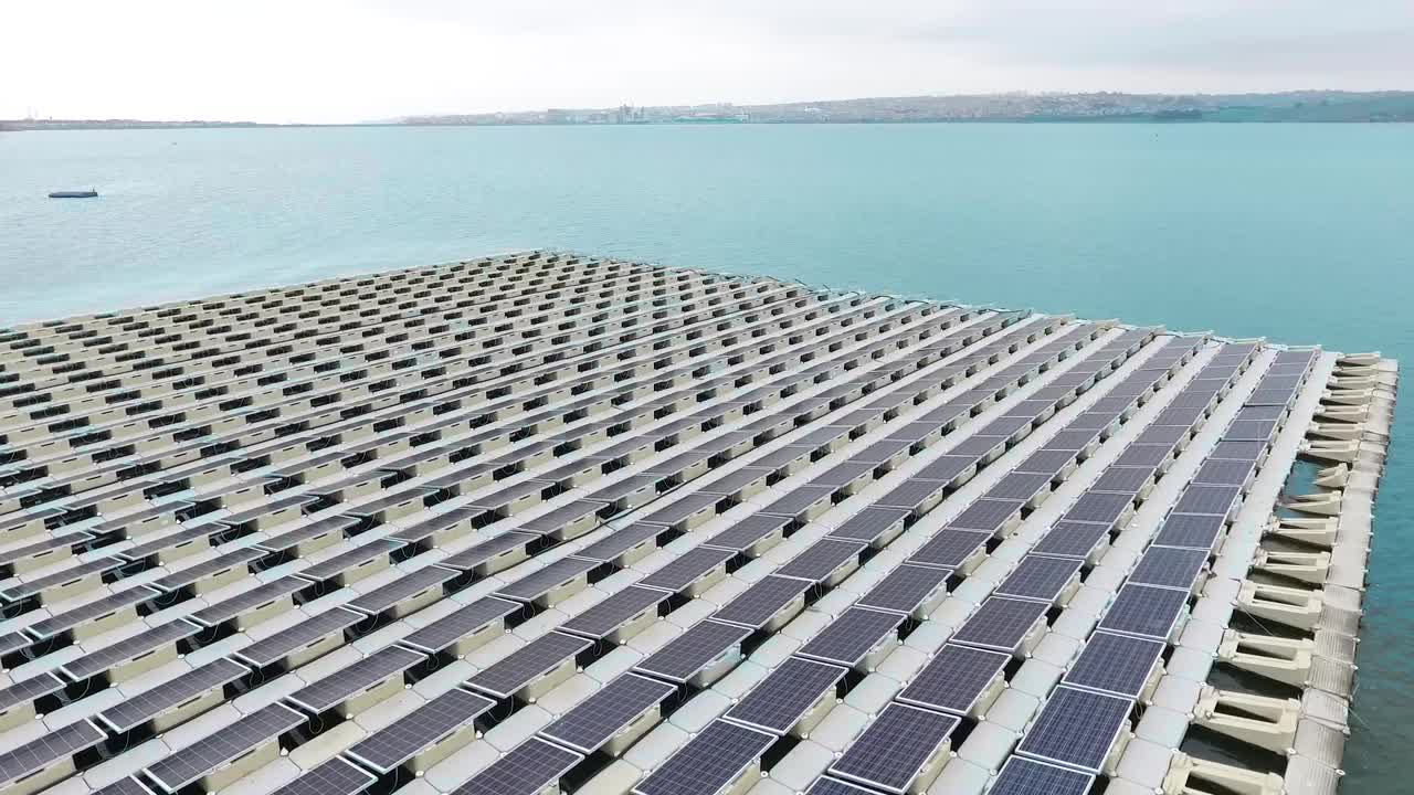 太阳能电池板在海上股票视频土耳其-中东，鸟瞰图，建筑，商业，商业金融和工业视频素材