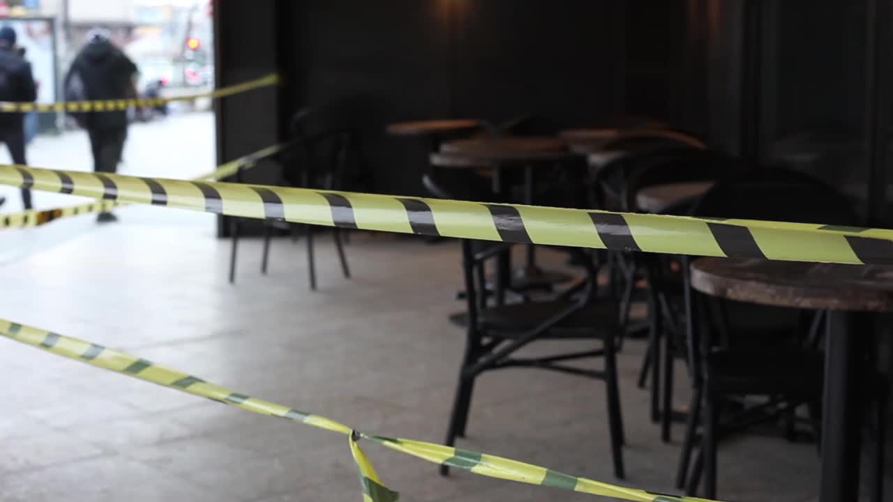 新冠肺炎疫情关闭期间关闭的咖啡馆视频素材