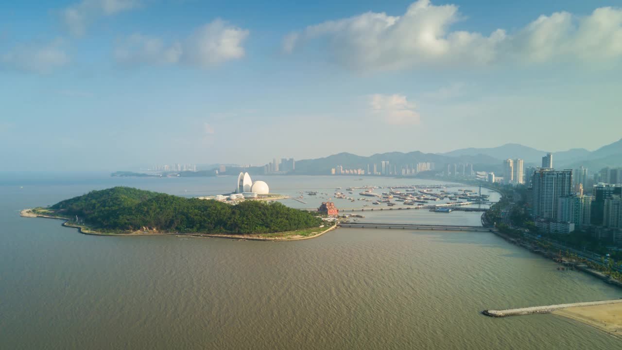 中国艳阳天珠海湾著名歌剧院岛航拍全景4k时间推移视频下载