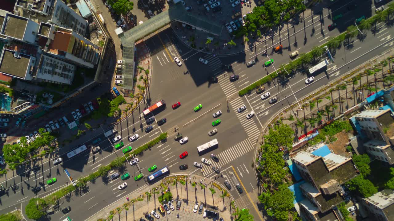 中国晴天珠海市中心交通十字路口空中俯瞰4k时间视频下载
