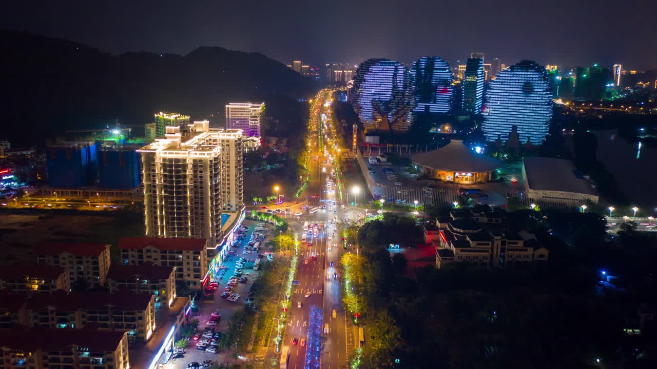 夜景三亚交通大街著名酒店航拍，延时4k中国视频素材