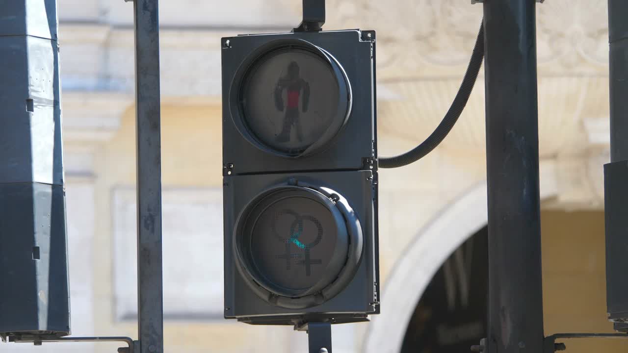伦敦的步行街灯，4k慢镜头60fps视频素材