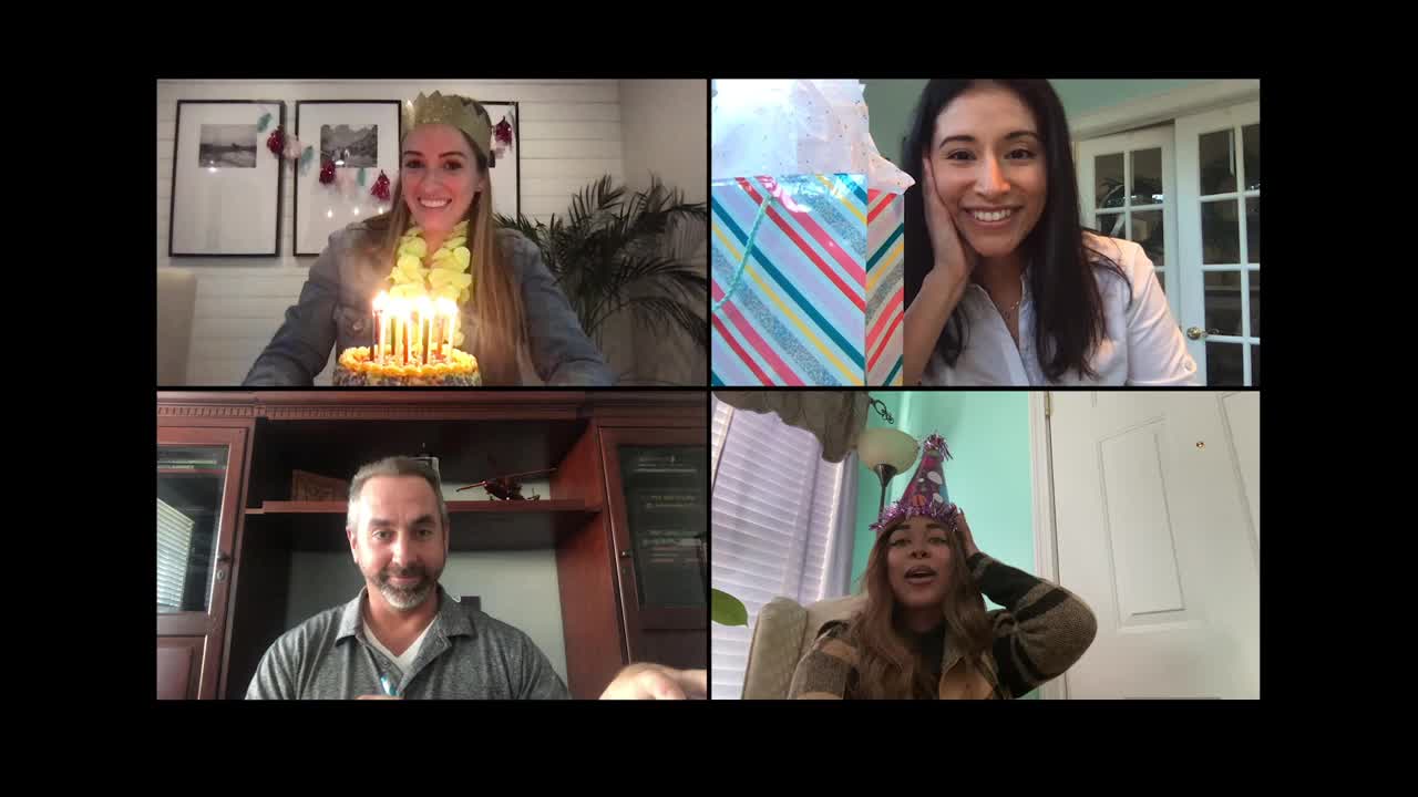 一群朋友聚在一起，并有一个网上生日派对视频下载