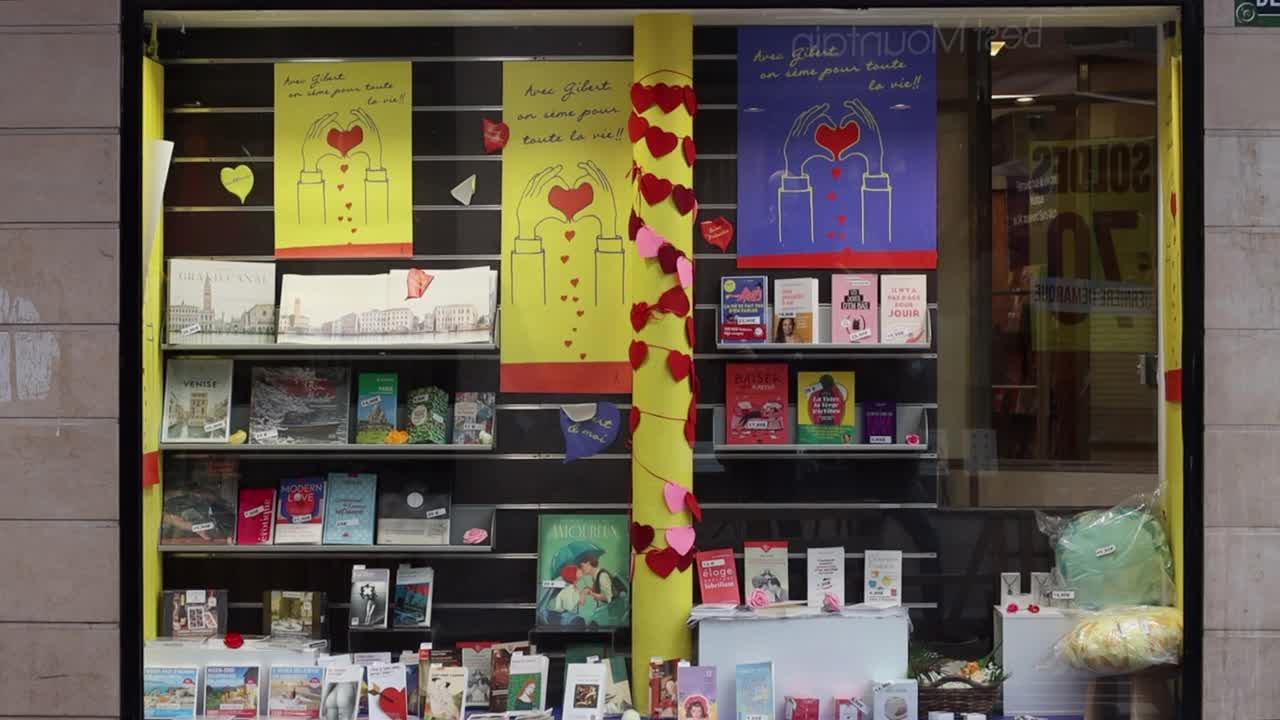 吉伯特·约瑟夫书店，巴黎圣米歇尔大道26号视频下载
