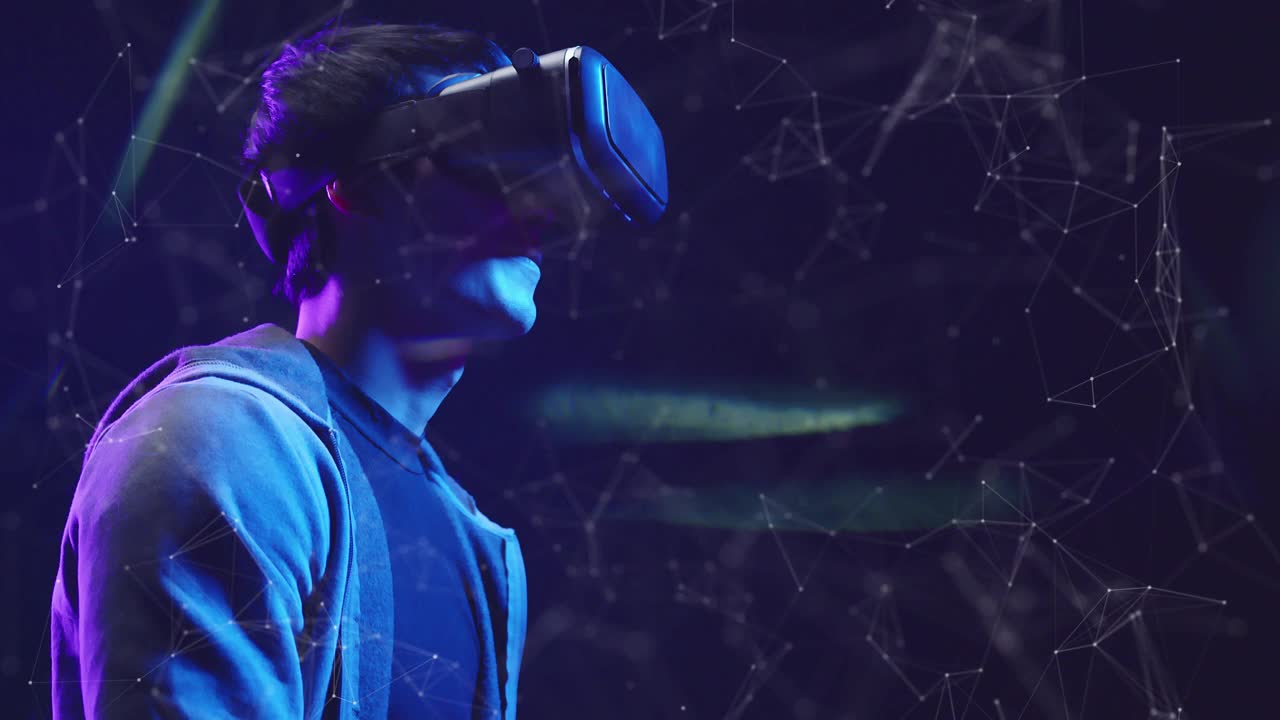 青少年玩VR虚拟现实眼镜运动游戏3D网络空间未来霓虹五彩背景，未来数字技术游戏和娱乐视频下载