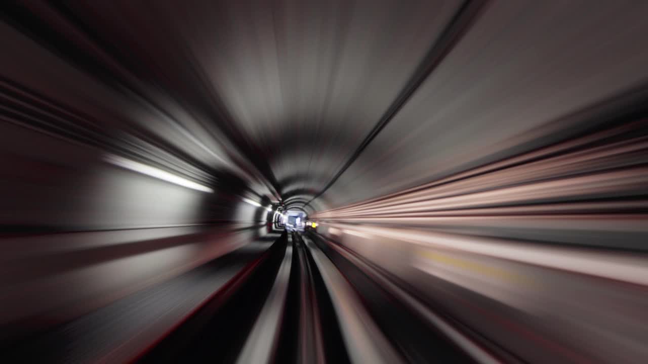地铁在隧道中运行视频下载