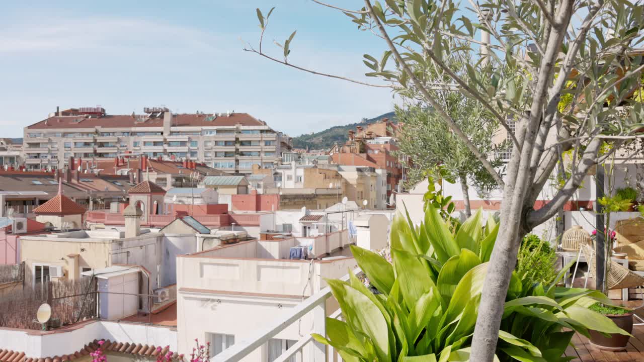巴塞罗那城市景观和公寓户外甲板视频下载