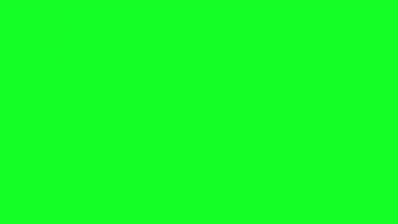 鸡尾酒的冰冻冰块雨点落在绿色屏幕的地板上。色彩键背景动画3d视频素材