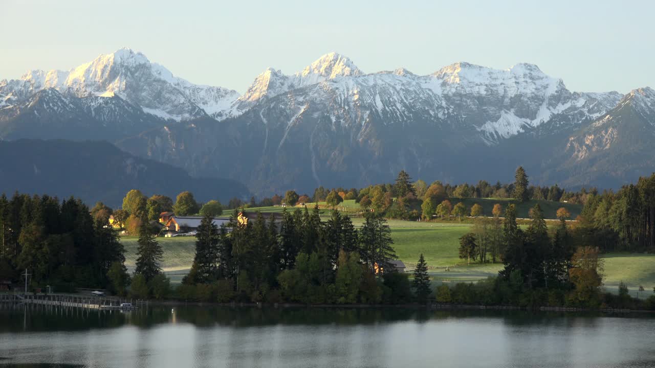 巴伐利亚阿尔卑斯湖的全景视频素材