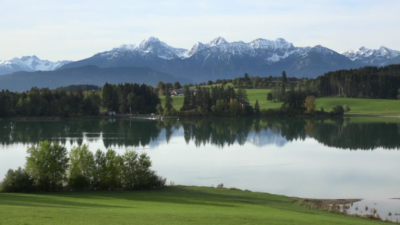 巴伐利亚阿尔卑斯湖的全景视频素材