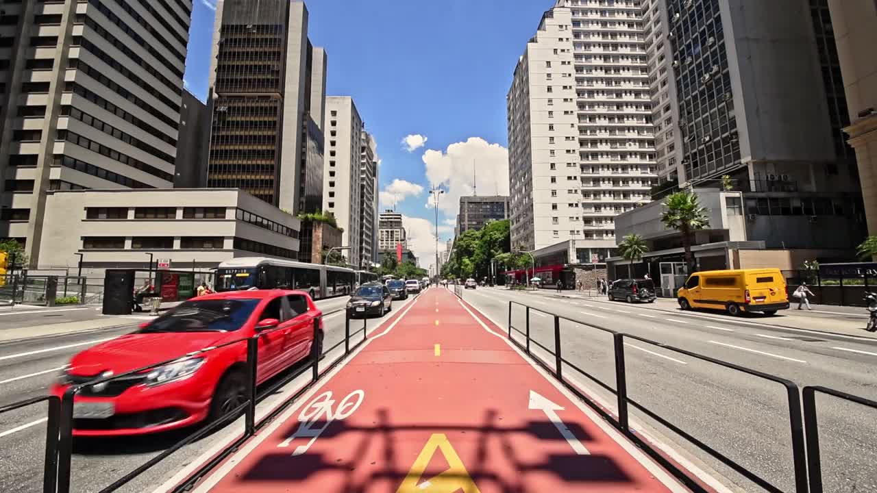圣保罗的保利斯塔大道和自行车道视频素材