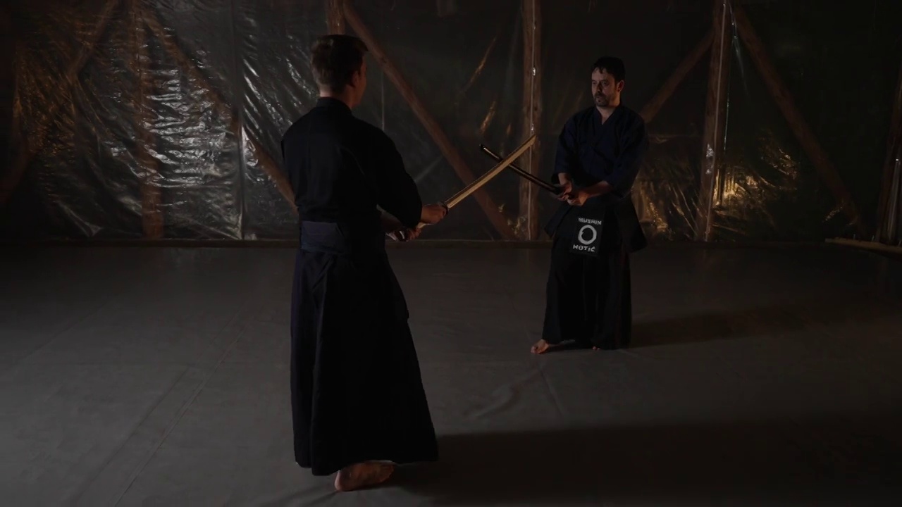 武术大师，有一个决斗合道训练与他的学生，而练习一些合道凯特视频素材