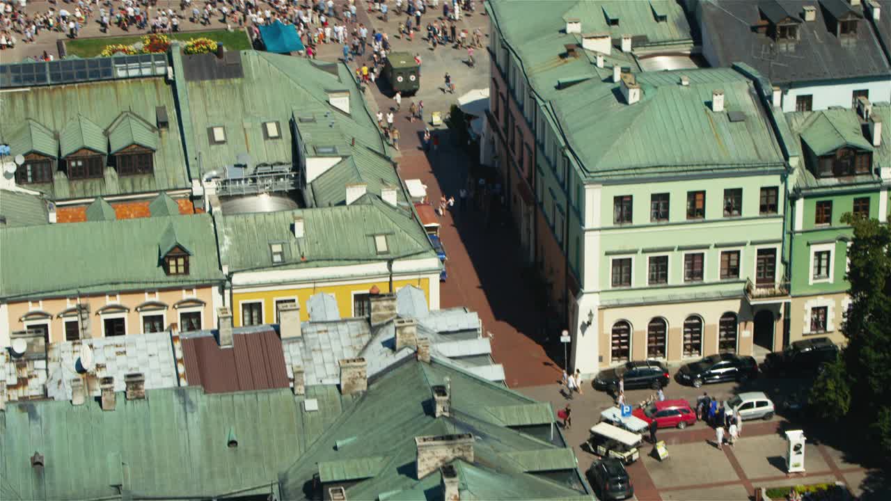 市场广场Zamość。从无人机上看市政厅和历史建筑视频下载