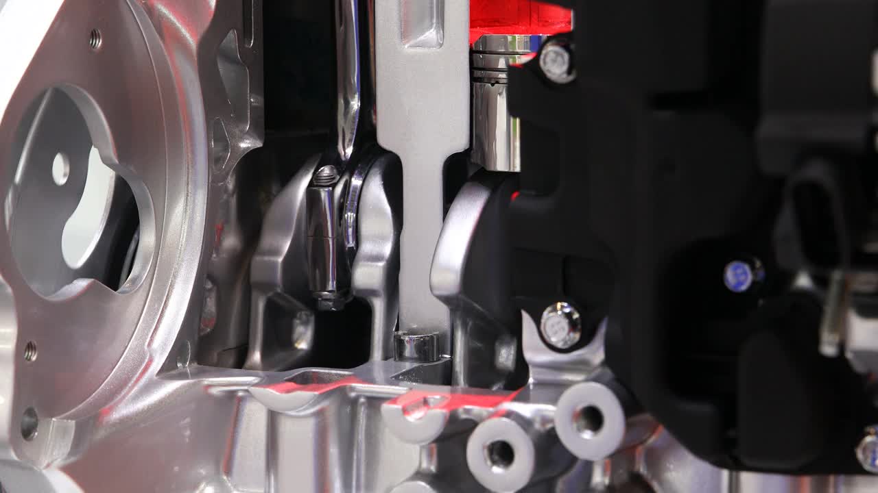 汽车发动机气缸活塞运动视频素材