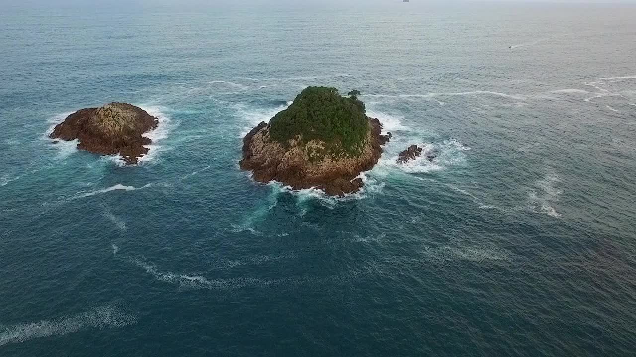 飞过新西兰科罗曼德尔的哈黑海滩视频素材