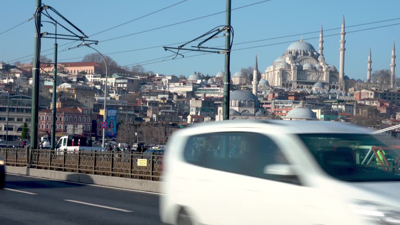 伊斯坦布尔加拉塔桥上的交通流量视频下载