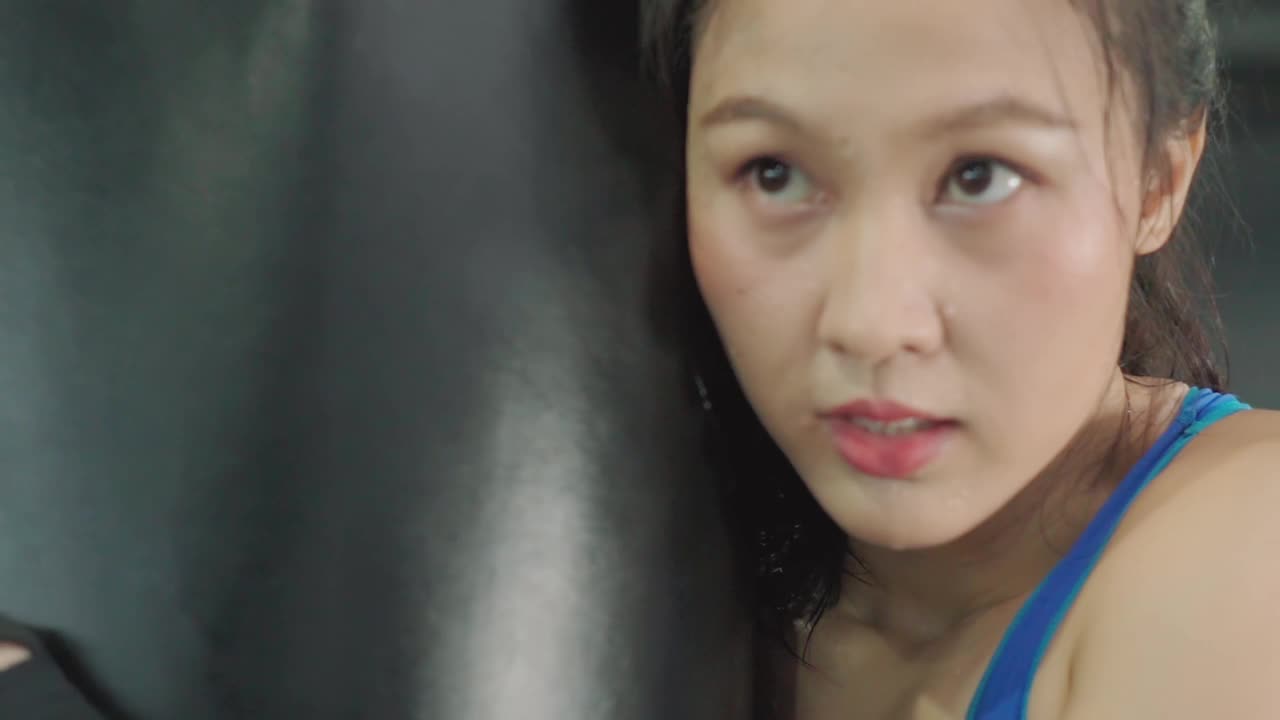 女子拳击体育馆视频素材