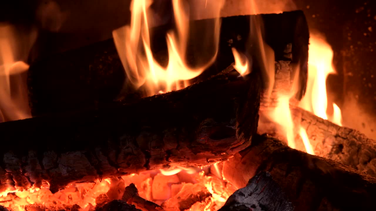 在热风炉中燃烧钢坯视频素材