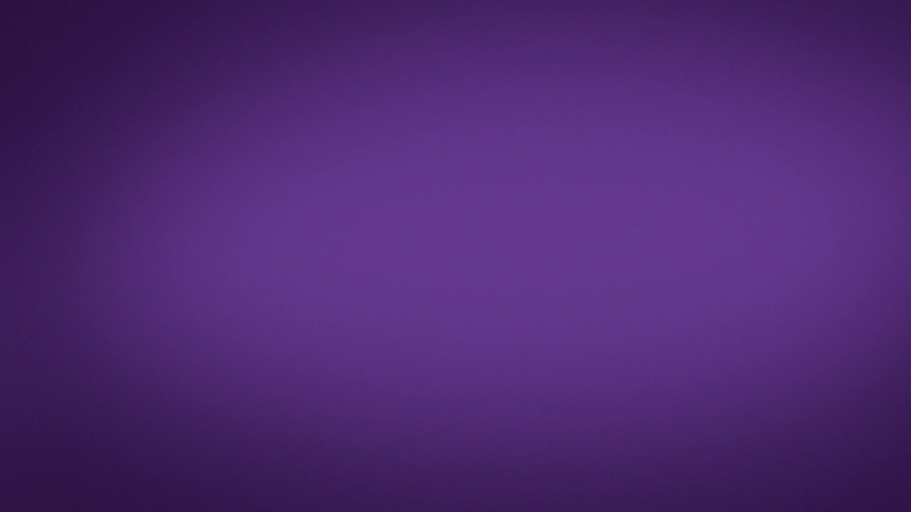 飞的花生在紫色的背景视频下载